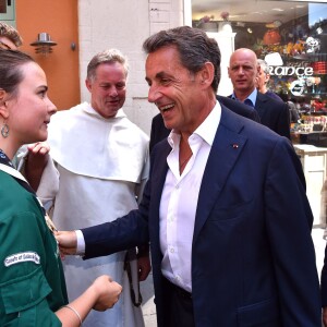 Nicolas Sarkozy dans les rues de Nice après avoir déjeuné au restaurant "La Petite Maison" et avant de rencontrer les élus et les militants du parti Les Républicains au jardin Albert 1er le 19 juillet 2015.