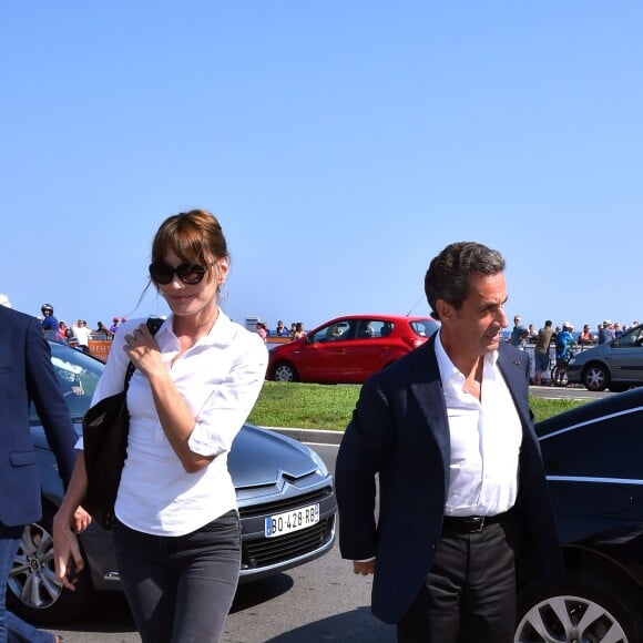 Nicolas Sarkozy avec sa femme Carla sont dans les rues de Nice après avoir déjeuné au restaurant "La Petite Maison" et avant de rencontrer les élus et les militants Républicains au jardin Albert 1er le 19 juillet 2015.