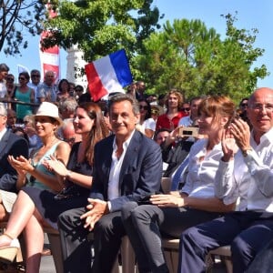 Louis Nègre, le maire de Cagnes-sur-Mer, Maud Fontenoy, Nicolas Sarkozy et sa femme Carla et Eric Ciotti, le Président du Conseil Départemantal, participent à une rencontre avec les Républicains au jardin Albert 1er à Nice le 19 juillet 2015.