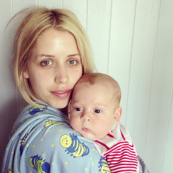 Peaches Geldof adore prendre des photos de ses enfants Astala et Phaedra sur les réseaux sociaux. Le 8 juillet elle a d'ailleurs posté de nombreux clichés de ses bébés sur Instagram. Ici on peut voir Phaedra, né le 24 avril 2013.