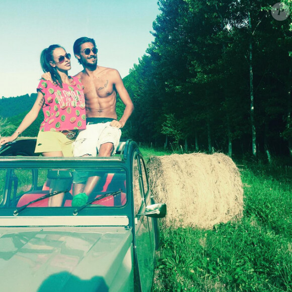 Vanessa Lawrens et Julien Guirado en week-end romantique à la campagne. Juillet 2015.