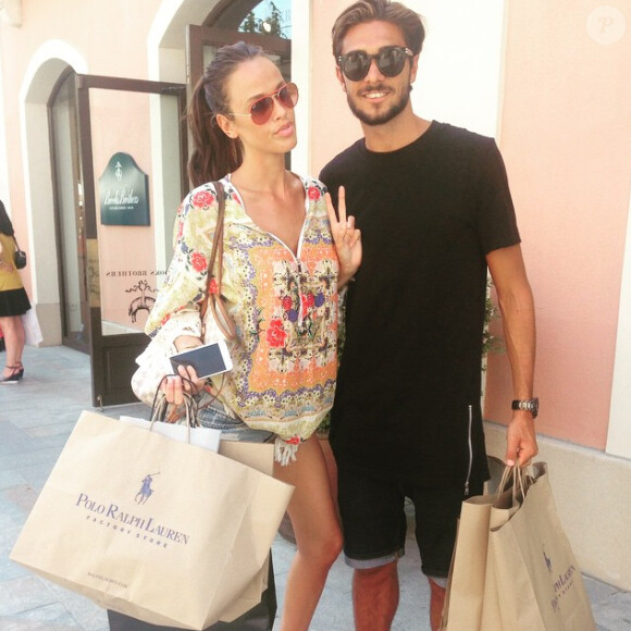 Vanessa Lawrens et Julien Guirado, couple chic qui fait les boutiques. Juillet 2015.