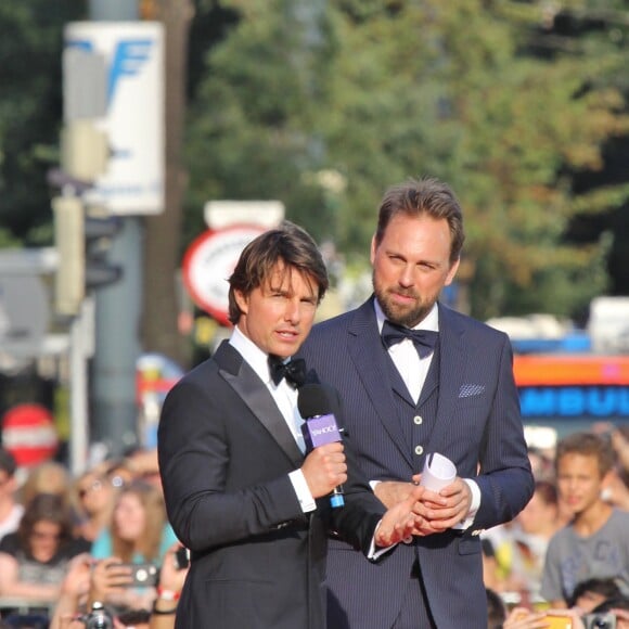 Tom Cruise et Steven Gätjen - Première du film "Mission Impossible - Rogue Nation" à Vienne en Autriche le 23 juillet 2015.