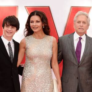 Catherine Zeta Jones, Michael Douglas et leurs enfants Dylan et Carys - Première du film "The Ant-Man" à Londres, le 8 juillet 2015