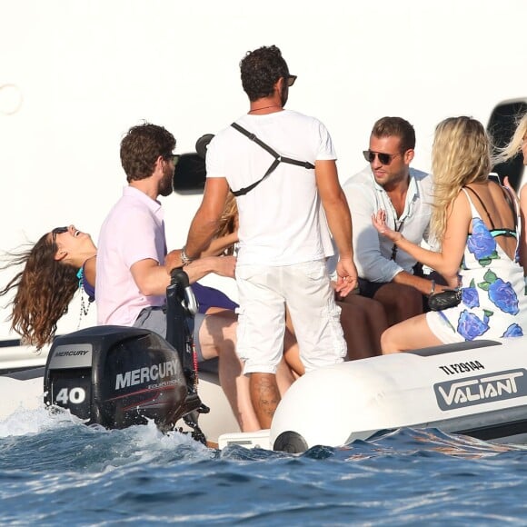 L'actrice Nina Dobrev et son nouveau compagnon Austin Stowell à Saint-Tropez le 24 juillet 2015.