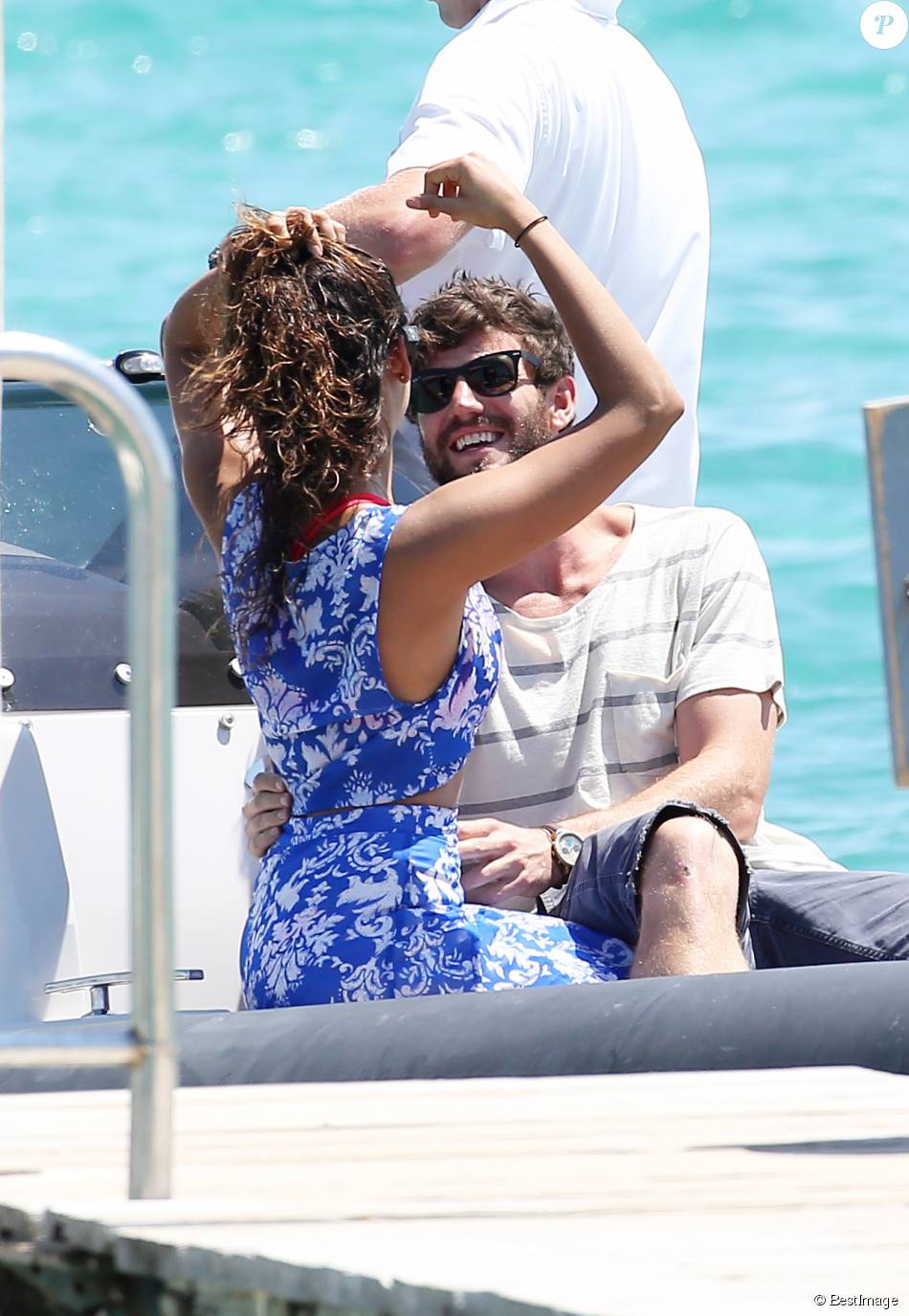 L'actrice Nina Dobrev et son nouveau compagnon Austin Stowell à Saint-Tropez, juillet 2015 ...