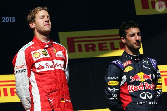 Sebastian Vettel et Daniel Ricciardo sur le podium du Grand Prix de Hongrie, le 26 juillet 2015 à Mogyoród