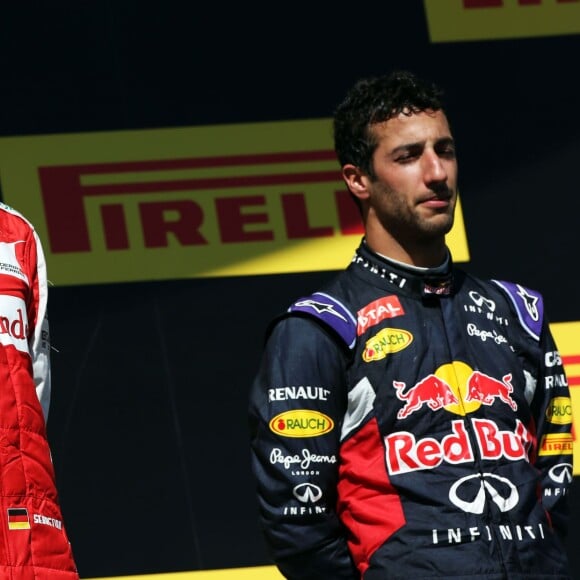 Sebastian Vettel et Daniel Ricciardo sur le podium du Grand Prix de Hongrie, le 26 juillet 2015 à Mogyoród