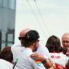 Fernando Alonso dans les bras de Philippe Bianchi lors de l'hommage rendu à Jules Bianchi au Grand Prix de Hongrie, le 26 juillet 2015 à Mogyoród