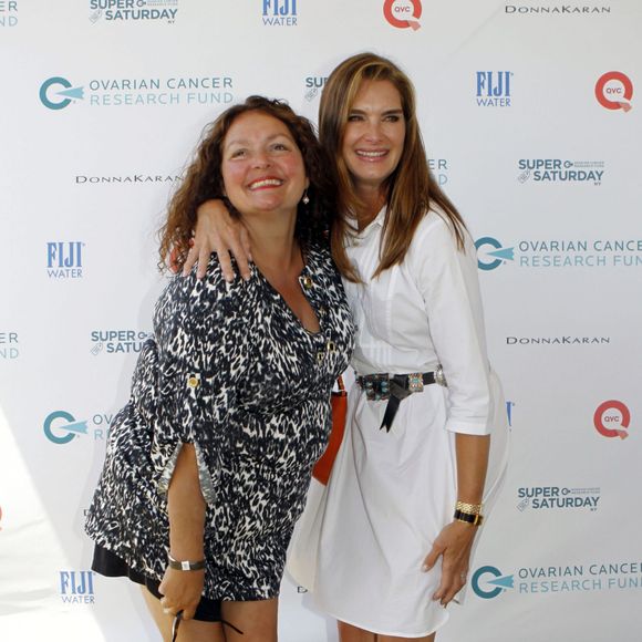 Aida Turturro, Brooke Shields à l'événement caritatif "Ovarian Cancer Research Fund's Super Saturday" à Water Mill le 25 juillet 2015.