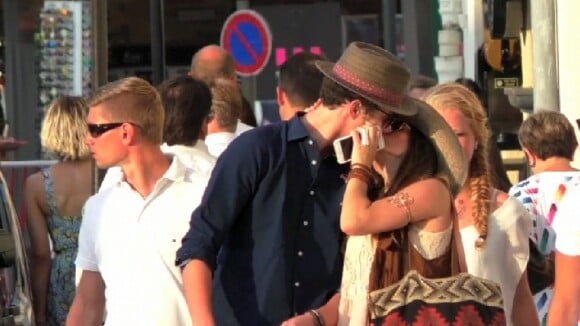 Exclusif - Louis Sarkozy et sa nouvelle compagne Capucine Anav s'embrassent lors d'une après-midi shopping puis vont dîner dans un restaurant à Saint-Tropez le 23 juillet 2015. TOUTE REPRODUCTION INTERDITE