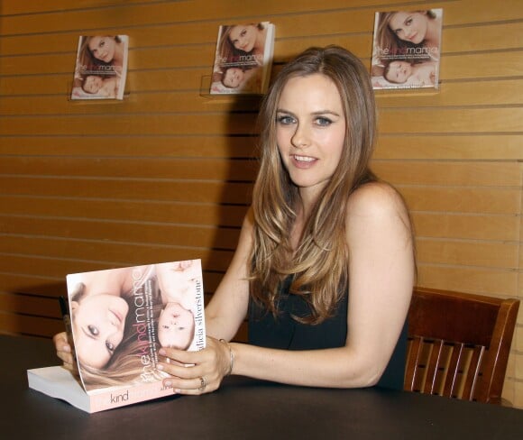 Alicia Silverstone présente son nouveau livre au magasin Barnes & Noble à Santa Monica, le 17 avril 2014
