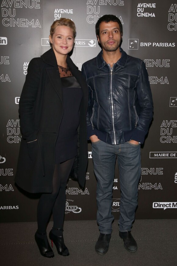 Virginie Efira enceinte et son compagnon Mabrouk El Mechri, lors de l'avant-première de Möbius à Paris le 12 février 2013