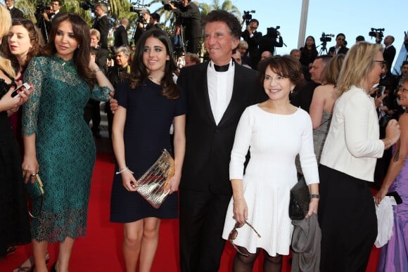 Jack Lang, sa femme Monique et leur petite fille Anna - Montée des marches du film "Pour une poignée de dollars" pour la cérémonie de clôture du 67e Festival du film de Cannes – Cannes le 24 mai 2014