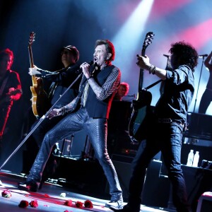 Photo Exclusive - Johnny Hallyday en concert au Sporting Monte Carlo à Monaco, les 28 et 29 juillet 2015. Ici accompagné à la guitare par son directeur muscial Yarol Poupaud.