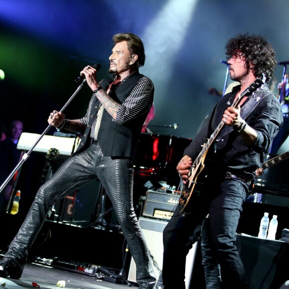 Photo Exclusive - Johnny Hallyday en concert au Sporting Monte Carlo à Monaco, les 28 et 29 juillet 2015. Ici accompagné à la guitare par son directeur muscial Yarol Poupaud.