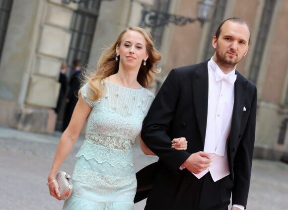 Sara Hellqvist, soeur cadette de la princesse Sofia de Suède, et son compagnon Oskar bergman lors du mariage du prince Carl Philip de Suède et Sofia Hellqvist, à Stockholm le 13 juin 2015