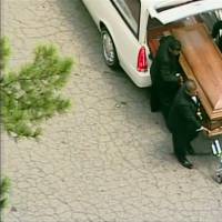 Obsèques de Bobbi Kristina : Sa famille se déchire...
