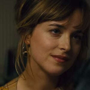 Dakota Johnson apparaît dans la dernière bande-annonce de Strictly Criminal (capture d'écran).