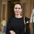  Angelina Jolie Pitt quitte le b&acirc;timent du Parlement Birmanapr&egrave;s une rencontre avec le Pr&eacute;sident de la chambre des repr&eacute;sentants birmans, M. Thura Shwe Mann au cours du premier jour de sa visite dans la r&eacute;gion le 28 Juillet, 2015 &agrave; Nay Pyi Taw, Birmanie 