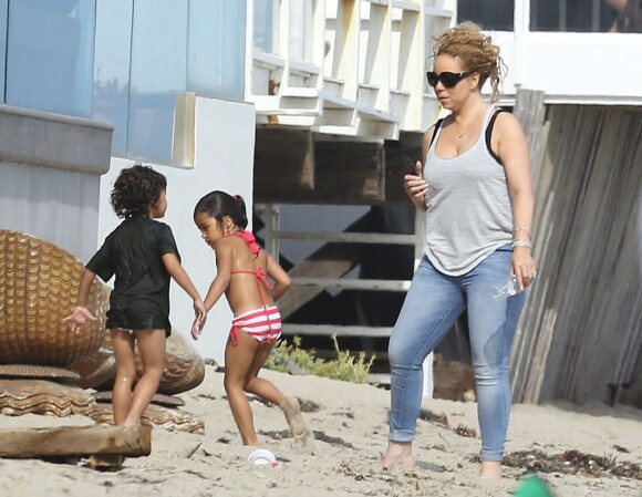Mariah Carey passe la journée à la plage avec ses jumeaux Monroe et Moroccan à Malibu, le 2 aout 2015