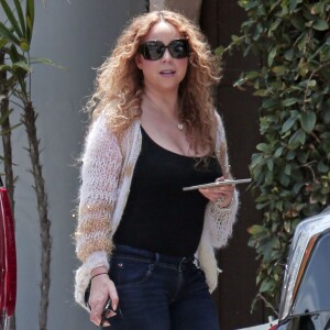 Mariah Carey se promène avec son fils Moroccan Cannon dans les rues de Los Angeles. Le 31 juillet 2015.