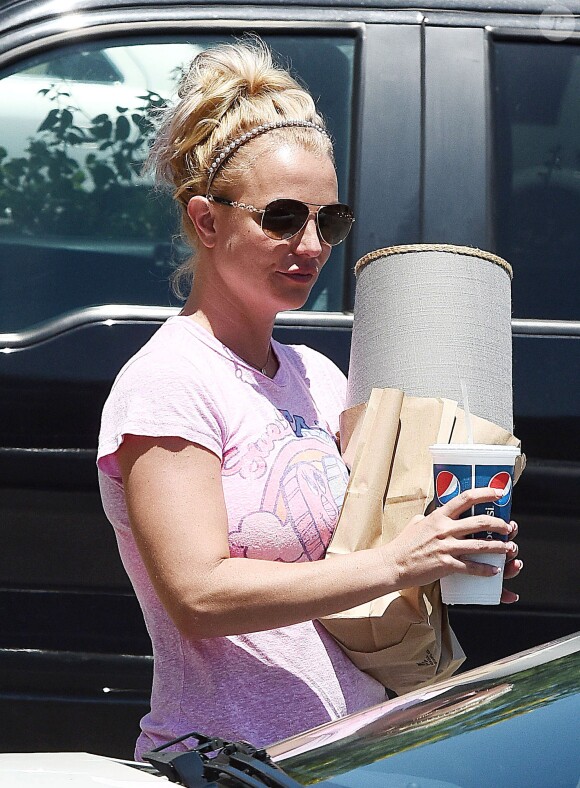 Britney Spears fait les boutiques à Westlake Village, Los Angeles, le 31 juillet 2015