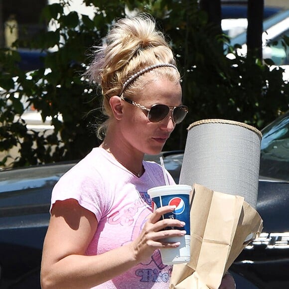 Britney Spears fait les boutiques à Westlake Village, Los Angeles, le 31 juillet 2015