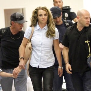 Britney Spears arrive la Nouvelle Orleans accompagnee de ses enfants Sean et Jayden Federline et de son pere Jamie le 28 mars 2013.