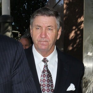 Le pere de Britney Spears, Jamie, arrive au tribunal de Los Angeles. L'ancien manager Sam Lufti reclame des honoraires de gestion qu'il n'aurait pas percus, l'accuse d'agression et accuse sa femme Lynne de diffamation dans un livre. Le 25 octobre 2012