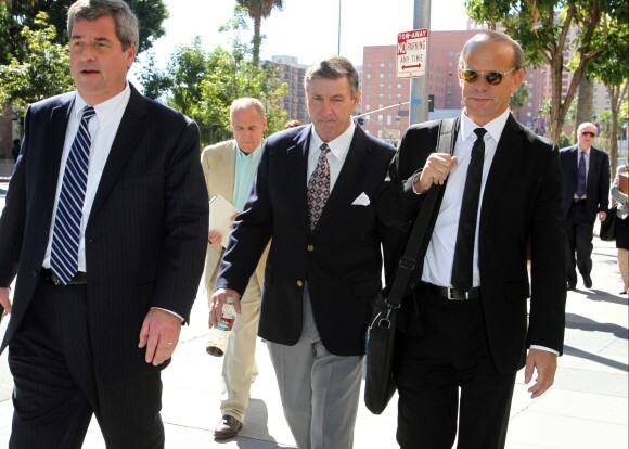 Le pere de Britney Spears, Jamie, arrive au tribunal de Los Angeles. L'ancien manager Sam Lufti reclame des honoraires de gestion qu'il n'aurait pas percus, l'accuse d'agression et accuse sa femme Lynne de diffamation dans un livre. Le 25 octobre 2012