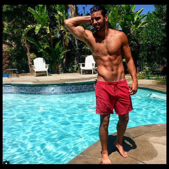 Nyle DiMarco a ajouté une photo de lui au bord d'une piscine sur son compte Instagram. Il est le premier candidat sourd à participer à l'émission America's Next Top Model mais vu sa plastique de rêve, il a toutes ses chances pour remporter la compétition.