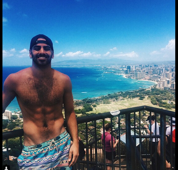 Nyle DiMarco a ajouté une photo de lui à Hawaii sur son compte Instagram. Il est le premier candidat sourd à participer à l'émission America's Next Top Model mais vu sa plastique de rêve, il a toutes ses chances pour remporter la compétition.