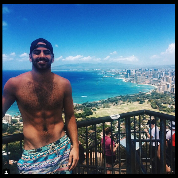 Nyle DiMarco a ajouté une photo de lui à Hawaii sur son compte Instagram. Il est le premier candidat sourd à participer à l'émission America's Next Top Model mais vu sa plastique de rêve, il a toutes ses chances pour remporter la compétition.