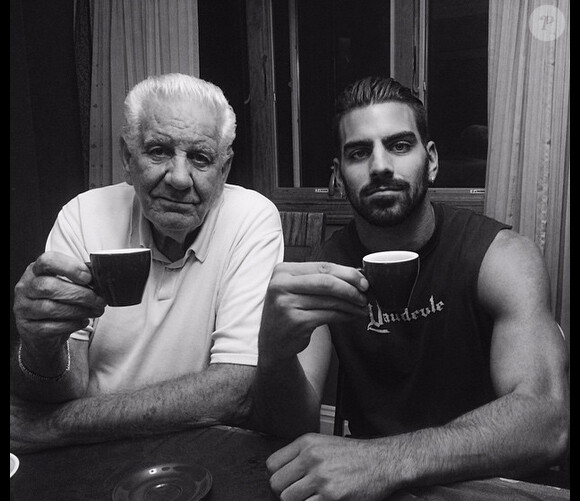 Nyle DiMarco a ajouté une photo de lui sur son compte Instagram. Il est le premier candidat sourd à participer à l'émission America's Next Top Model mais vu sa plastique de rêve, il a toutes ses chances pour remporter la compétition.