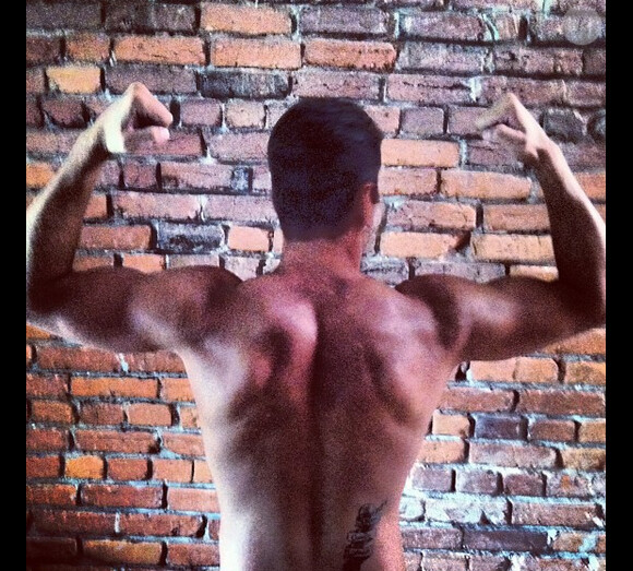 Nyle DiMarco a ajouté une photo de lui sur son compte Instagram. Il est le premier candidat sourd à participer à l'émission America's Next Top Model mais vu sa plastique de rêve, il a toutes ses chances pour remporter la compétition.