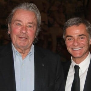 L'acteur Alain Delon et Cyril Viguier, pour le tournage de Belmondo par Belmondo.