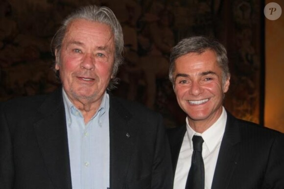 L'acteur Alain Delon et Cyril Viguier, pour le tournage de Belmondo par Belmondo.