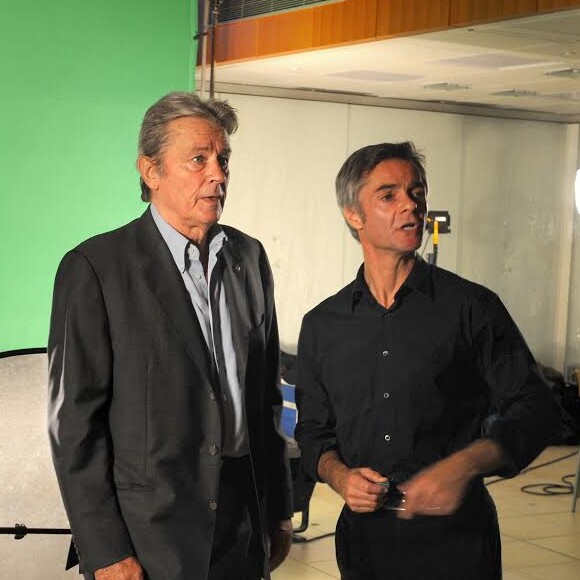 L'acteur Alain Delon et Cyril Viguier, pour le tournage de Belmondo par Belmondo.