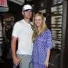 Brooklyn Decker et Andy Roddick lors du TOMS Challenged Americans to Go One Day Without Shoes to Raise Global Awareness About Childrens Health and Education Needs, au TOM'S Coffee de Venice, à Los Angeles, le 29 avril 2014