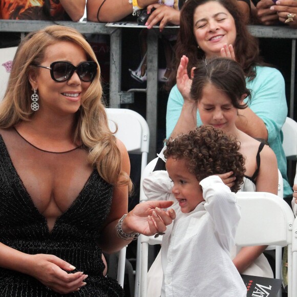 Mariah Carey et son fils Moroccan Cannon - Mariah Carey reçoit son étoile sur le Walk of Fame à Hollywood, le 5 août 2015.  