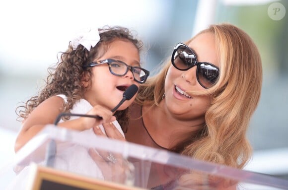 Mariah Carey reçoit son étoile du Hollywood Boulevard en compagnie de sa fille Monroe Cannon, Los Angeles le 5 août 2015