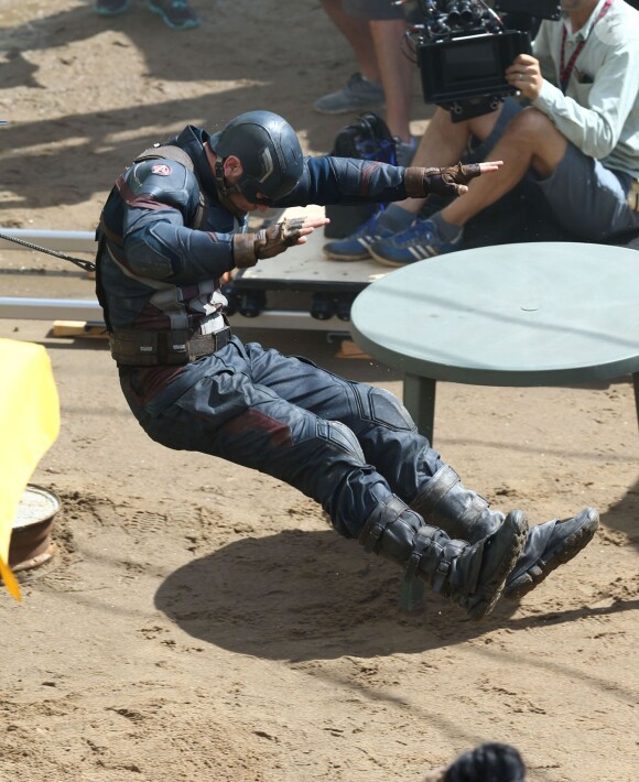 Semi-Exclusif - Chris Evans sur le tournage de "Captain America: Civil War" à Atlanta, le 18 mai 2015. Shawn Robinson a tourné plusieurs cascades pour le premier film Captain America.