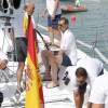 Le roi Felipe VI d'Espagne à bord d'Aifos lors de l'avant-dernière journée de la 34e Copa del Rey, le 7 août 2014 à Palma de Majorque.
