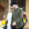 Exclusif - Robert Pattinson se promène, main dans la main, avec sa petite amie FKA Twigs (Tahliah Debrett Barnett) dans les rues de Miami le 5 décembre 2014