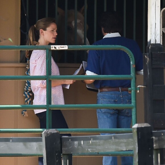 Jennifer Garner avec Martin Henderson sur le tournage du film "Miracles From Heaven" à Atlanta, le 11 août 2015.