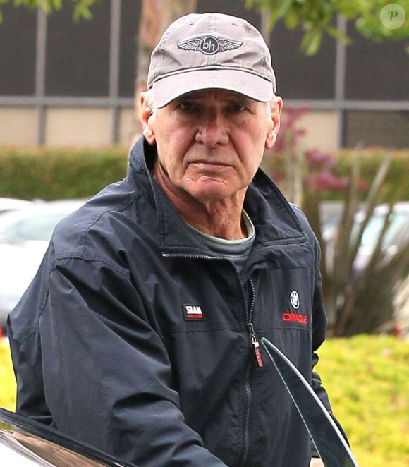 Exclusif - Harrison Ford se rend à l'aéroport de Santa Monica pour voir l'avancement des réparations de son avion avec lequel il a eu un accident en mars dernier, le 4 juin 2015. 