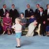 La famille royale et les Spencer autour du prince Charles et de la princesse Diana le 27 décembre 1984 pour le baptême du prince Harry.