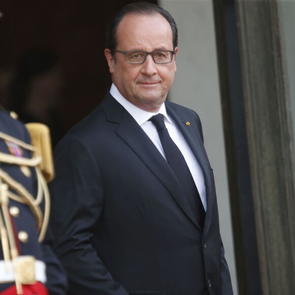 François Hollande reçoit Enrique Pena Nieto et sa femme Angelica Rivera pour un dîner d'Etat au Palais de l'Elysée, à Paris, le 16 juillet 2015.
