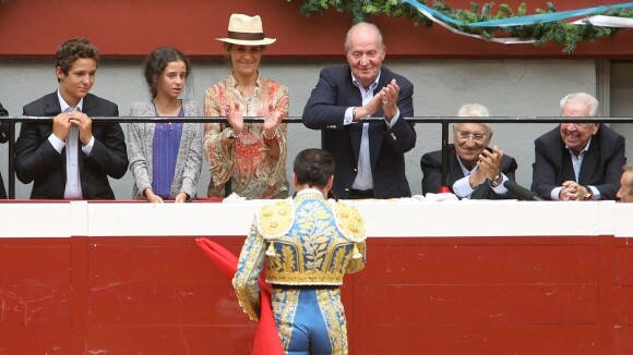Elena d'Espagne, ses enfants et Juan Carlos : En mode corrida à San Sebastian...